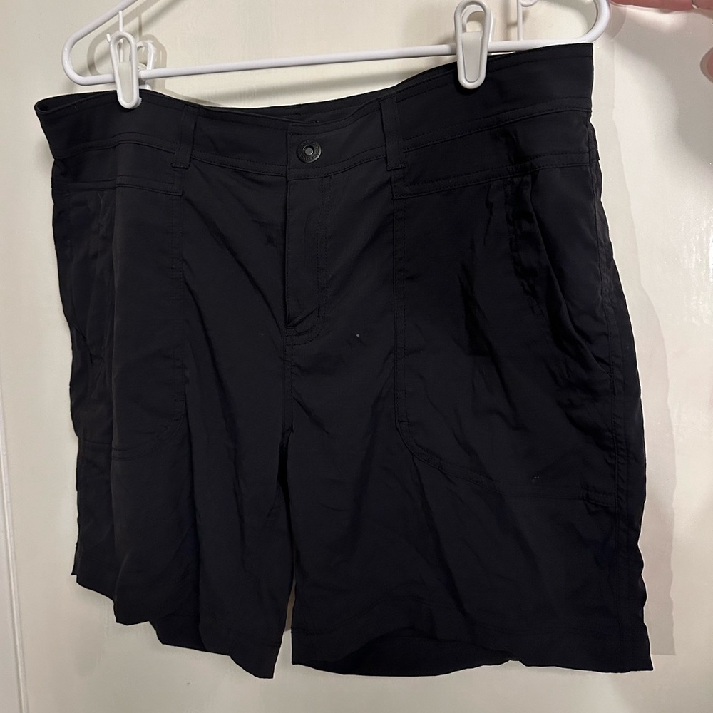 PRANA BLACK WOMENS WORK OUT SHORTS